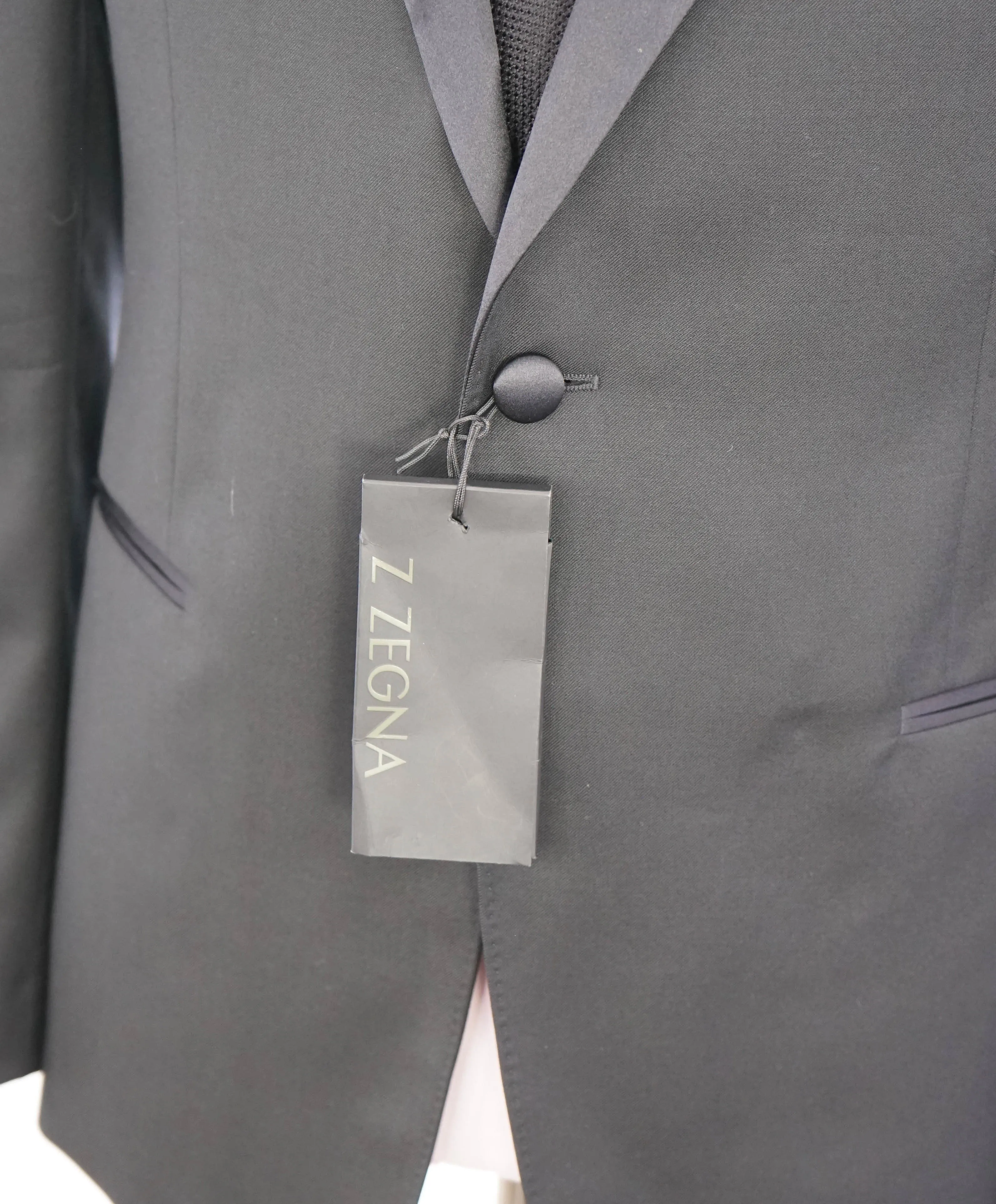 $1,295 Z ZEGNA - Black Peak Lapel 1-Button 2-Piece Tuxedo - 42R 33W Pants