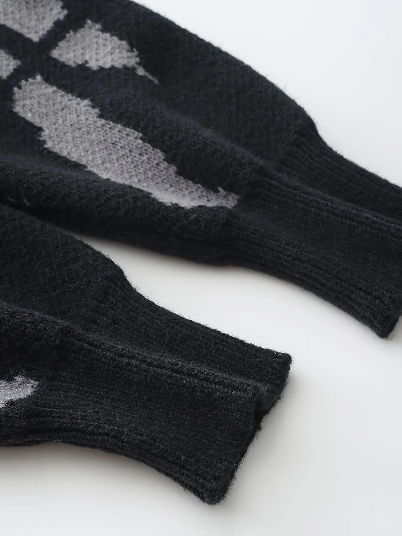 Men's Casual Knitted Turtleneck Sweater with Graffiti Print | Ideal for Autumn/Winter