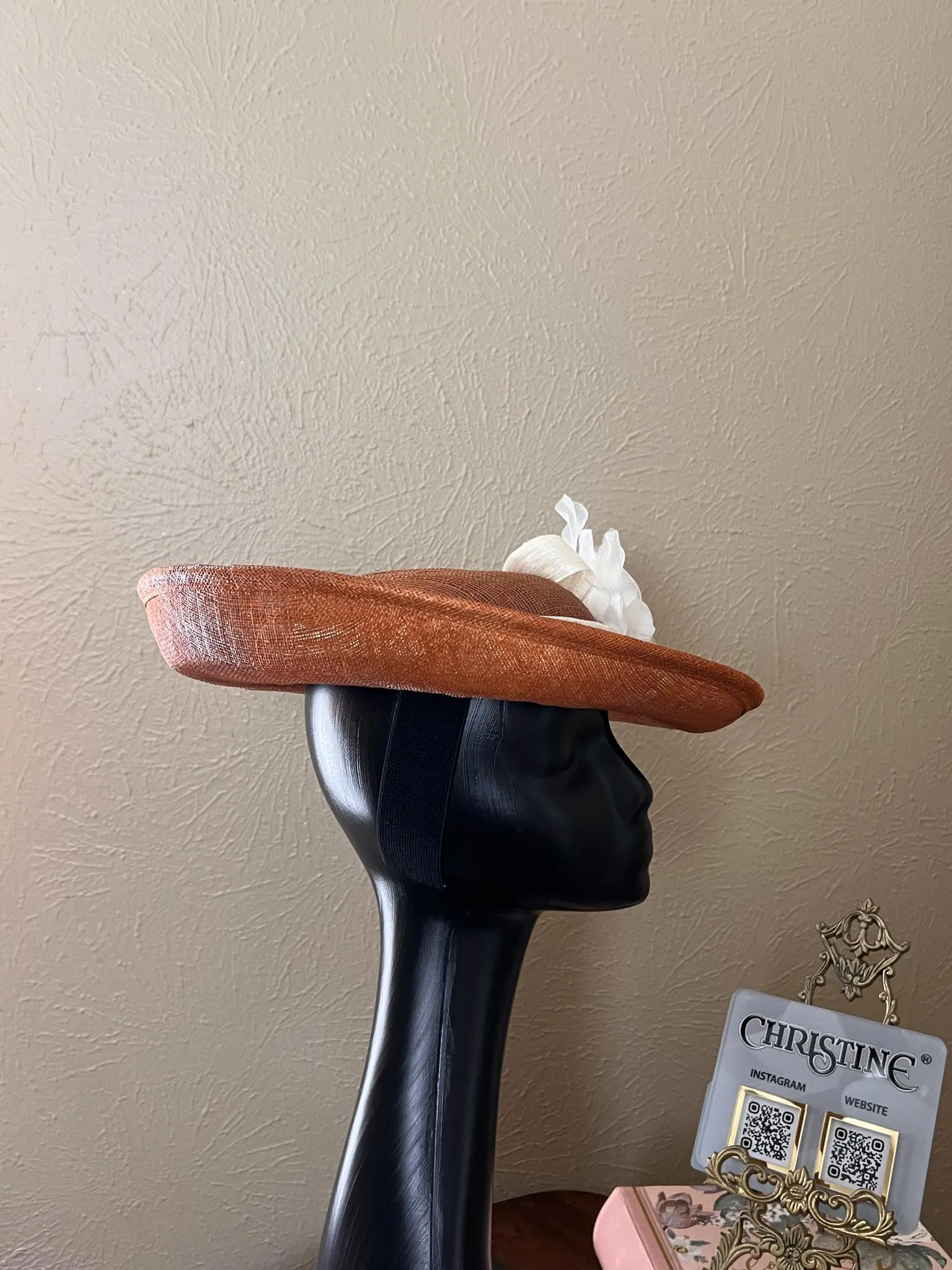 Queen Brown Ivory hat