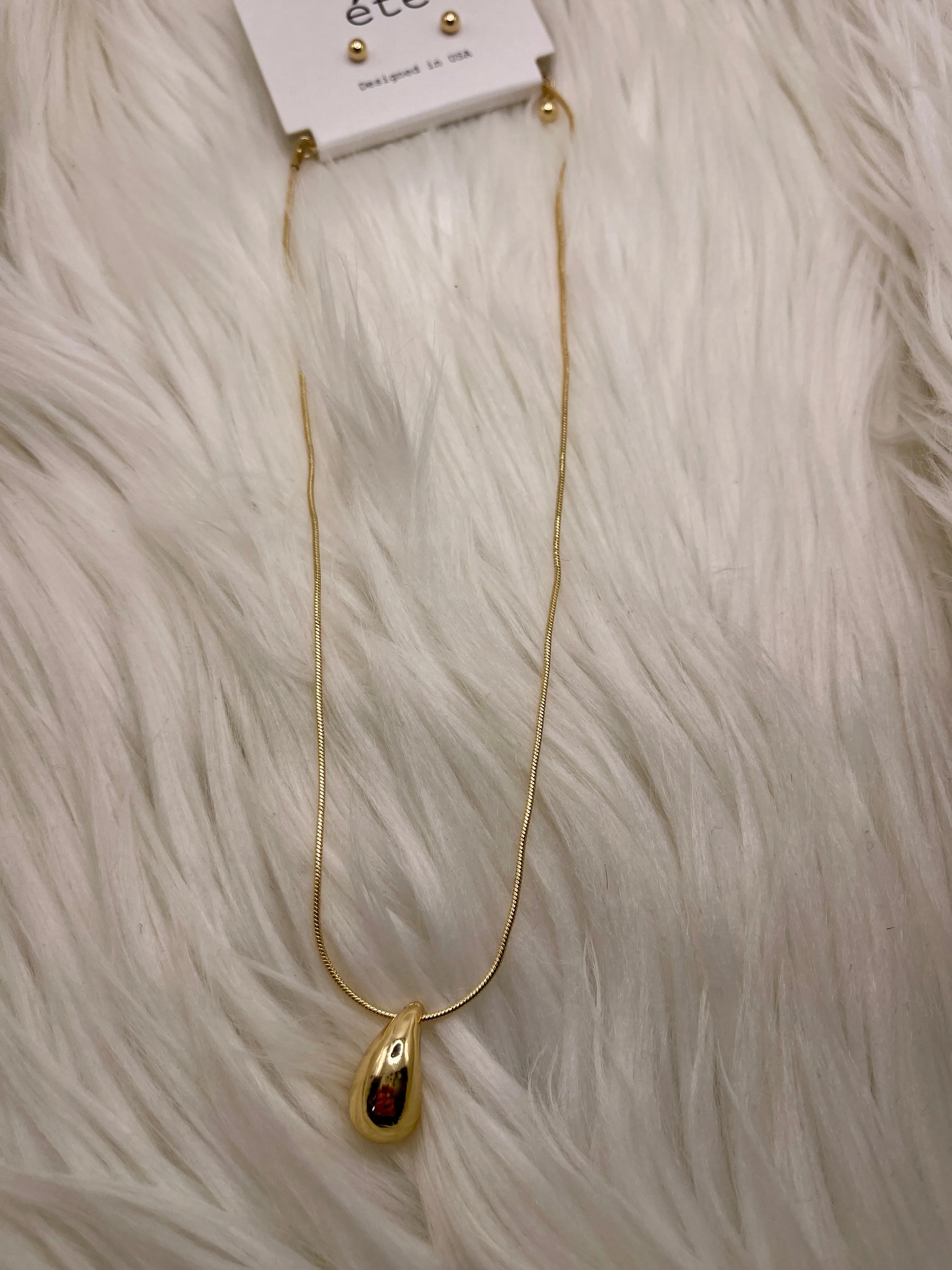 Teardrop Pendant Necklace