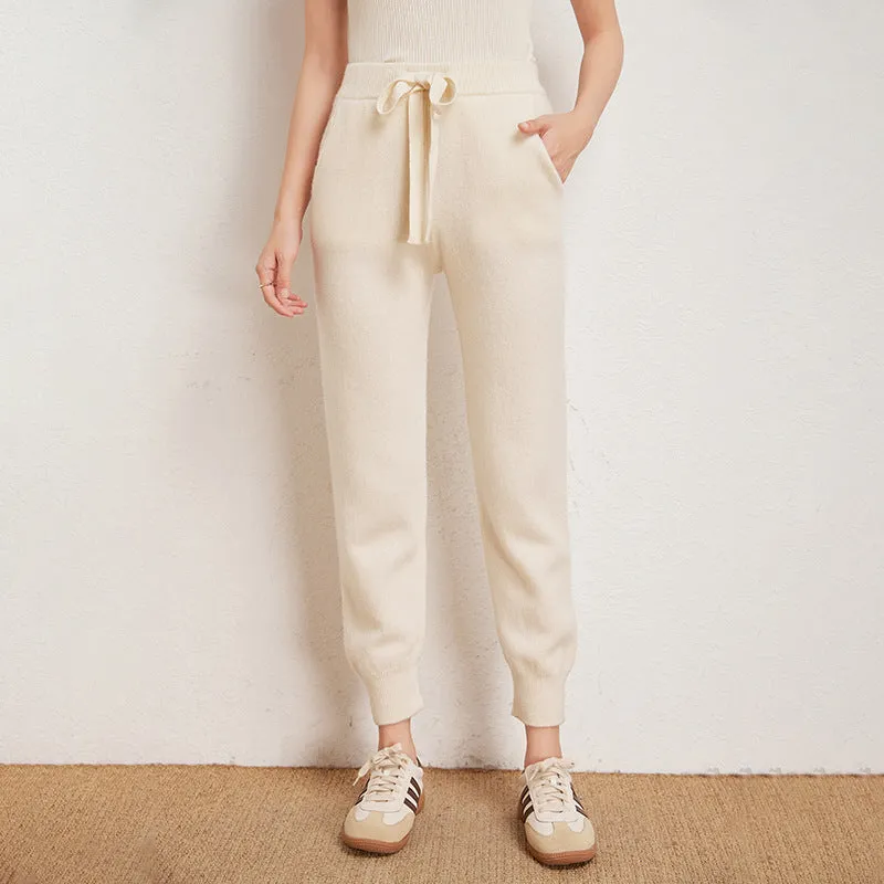 Women - Knitted Trousers - Stylish Winter Chic - Cosy Fashion Essentials