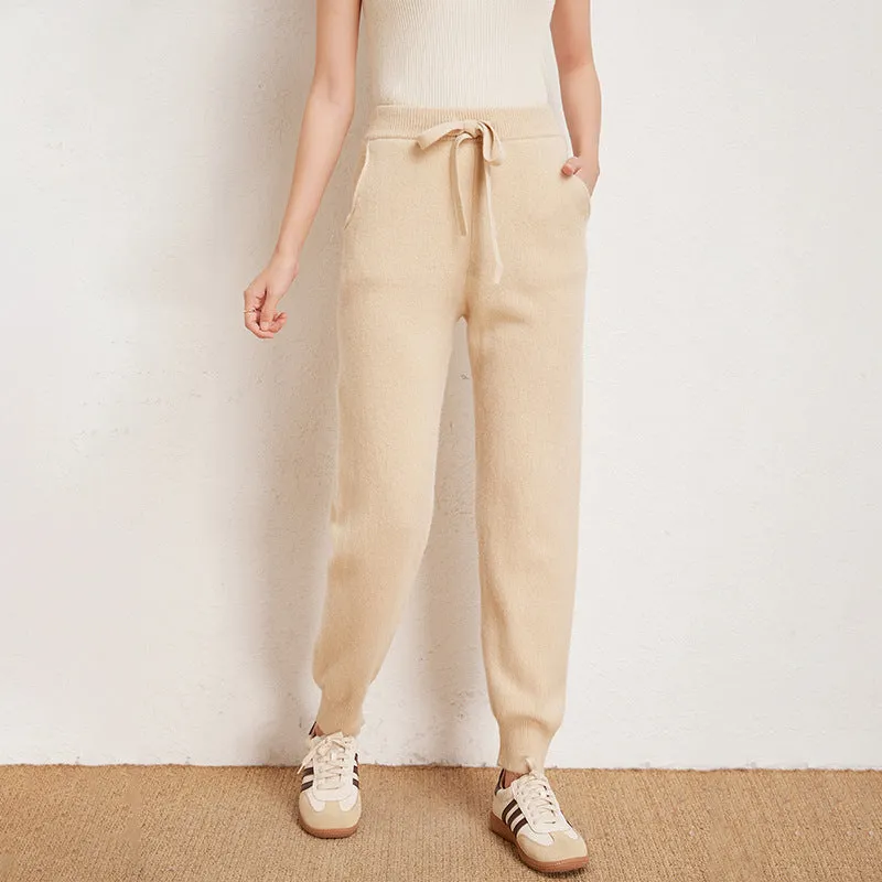 Women - Knitted Trousers - Stylish Winter Chic - Cosy Fashion Essentials